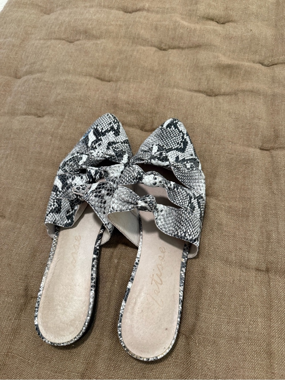 Seychelles Snakeskin Print Knot Pointed Toe Slide Flats Women’s